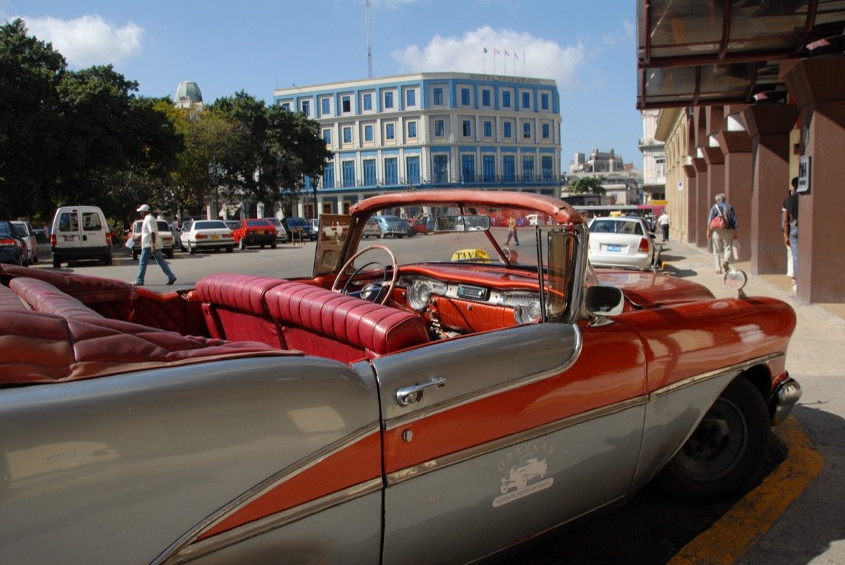 Vintage American cars in Old Havana